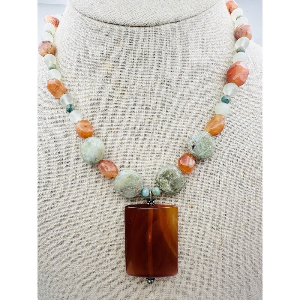 Vintage Agate Green Stone Bead Toggle Necklace 16”